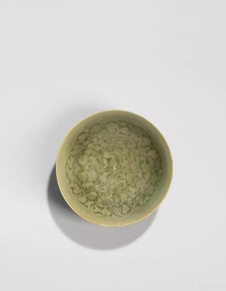 拍品编号24 金 耀州窑青釉印牡丹纹盌