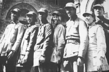     中共北方局领导人欢送朱瑞赴山东工作