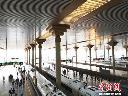 图为南京南站。　张煜欢 摄