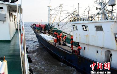 图为救援现场?！±钗?摄