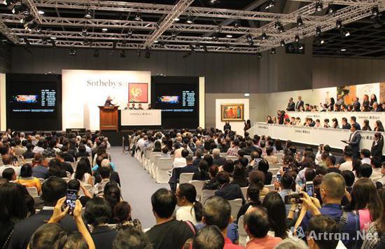 2018年香港苏富比晚拍，赵无极《1985年6月至10月》落槌瞬间