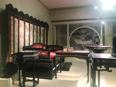 展览现场展出的家具珍品