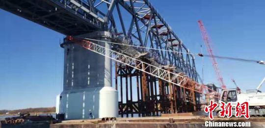 图为同江中俄铁路大桥中方段。(张学鹏摄)