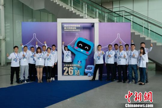 “探访全球房建领域最大悬索结构——走进中建钢构石家庄国际会展中心”活动举行。　主办方供图　摄