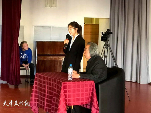 霍春阳在“中国画精神的内涵”讲座现场。