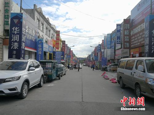 楼市不景气，燕郊售楼一条街旁边的建材市场也十分冷清。<a target='_blank' href='http://www.chinanews.com/' >中新网</a>记者 邱宇 摄