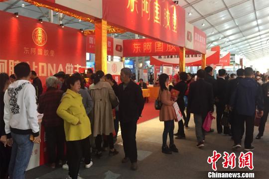 图为“药交会”现场。　吴鹏泉 摄