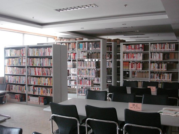 图7 丰台区草桥社区文化中心图书馆