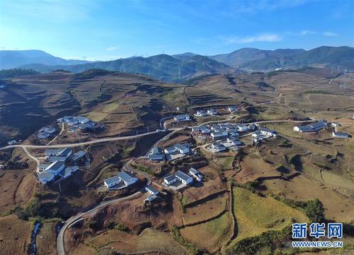 这是2月11日拍摄的四川凉山彝族自治州昭觉县解放乡火普村（无人机拍摄）。 新华社记者 刘坤 摄