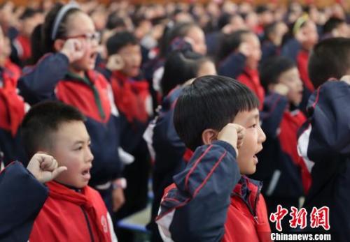 资料图：少先队员庄严宣誓。 杨迪 摄