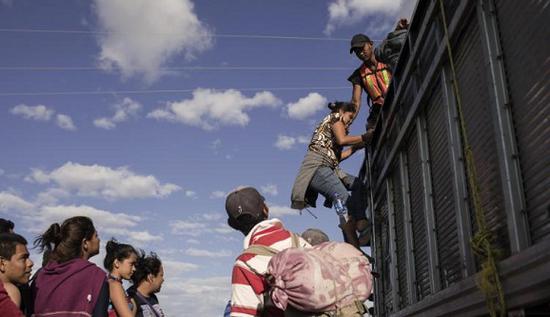 1539938618344233.jpg 180406180041-mexico-caravan-exlarge-169.jpg