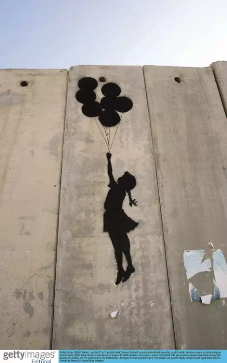 他是全世界最神秘艺术家 自毁价值104万英镑画作