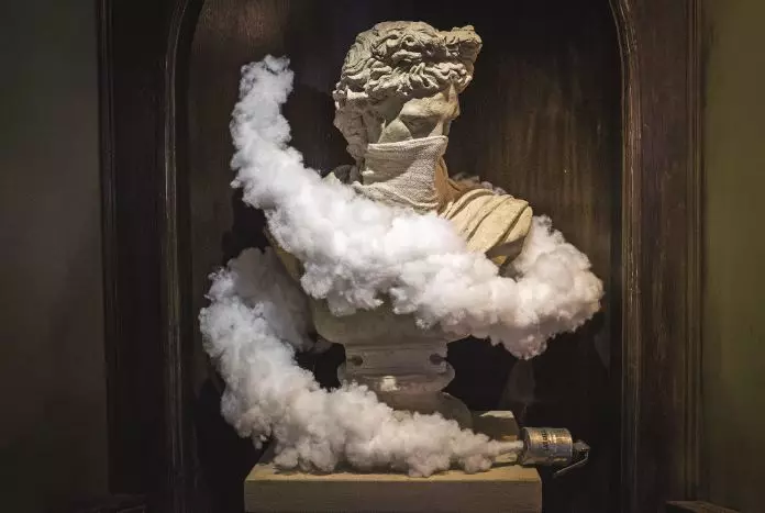 他是全世界最神秘艺术家 自毁价值104万英镑画作