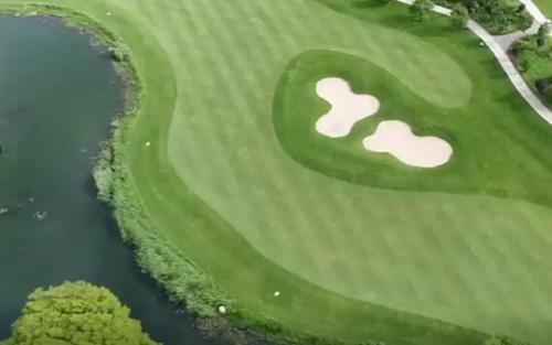 丽江玉龙生态度假区高尔夫球场侵占拉市海?;でM计丛矗荷肪巢课⒉? style= 点击进入下一页