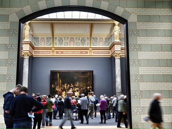 荣誉展厅和伦布朗的《夜巡》?Carolyn Eaton/Moment Editorial/Getty Images