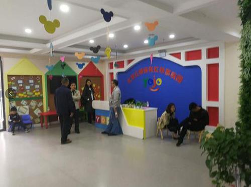 合肥一幼儿看护点被曝虐童 多名老师被带走调查