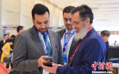 资料图：外商来浙江洽谈投资合作?！∩蛉耆?摄