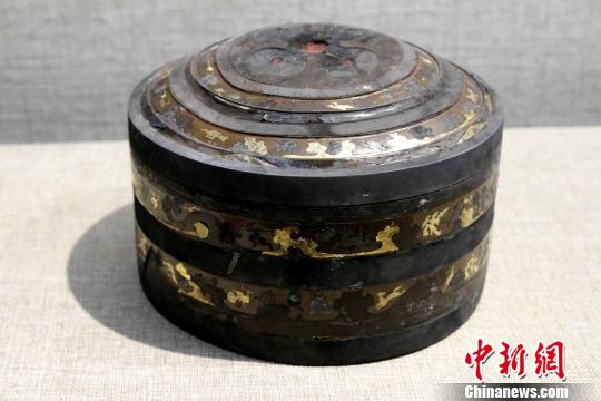 汉代贴金箔漆盒?！≈旖ū?摄