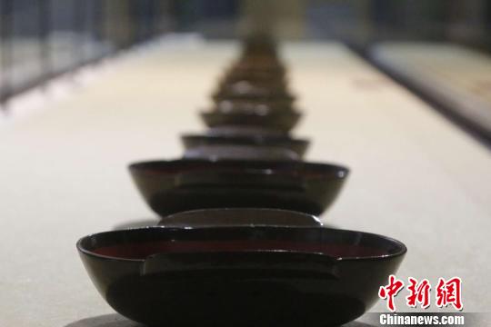 汉代漆耳杯。　朱建兵 摄