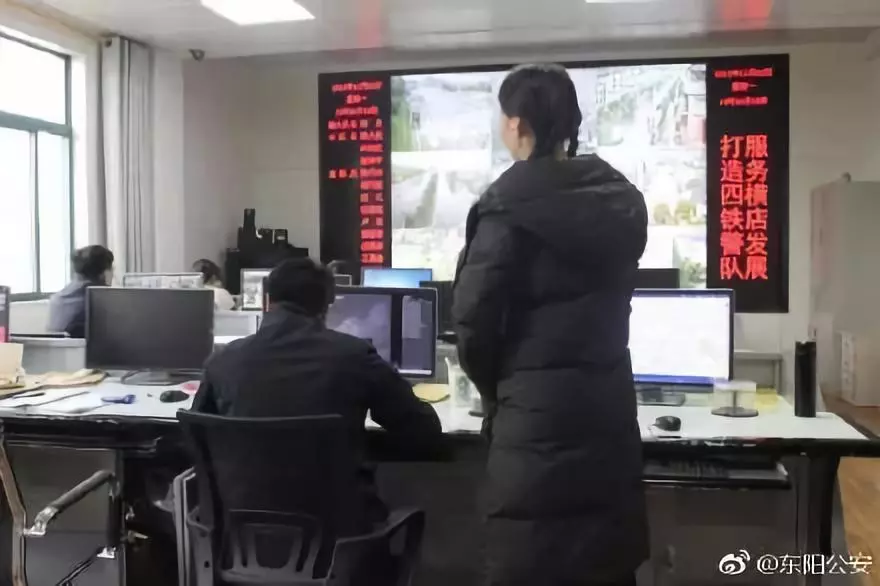 女演员横店拍戏被群众演员抢劫 结果太戏剧