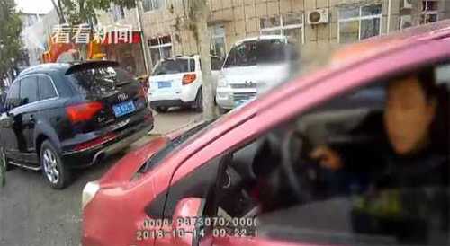 奇葩！男子无证驾车被查 自称不知开车需要驾照