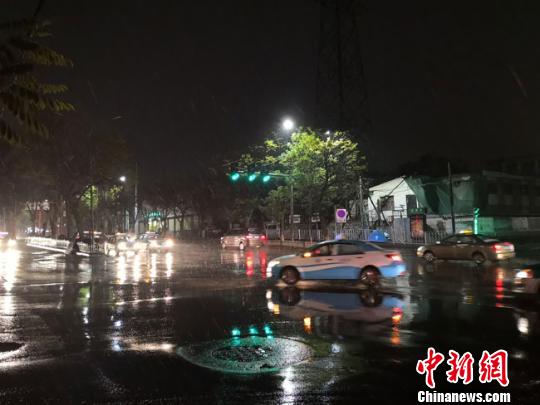 甘肃多地降雪气温骤降局地积雪达12厘米