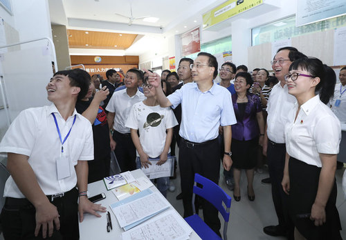 这项政策明年4月底到期，李克强开会决定继续延长