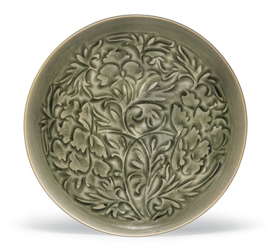 北宋  耀州窑刻牡丹纹碗，直径22公分。估价：8,000-12,000美元。此拍品于2018年9月13至14日在佳士得纽约亚洲艺术周之中国瓷器及工艺精品拍卖中呈献。