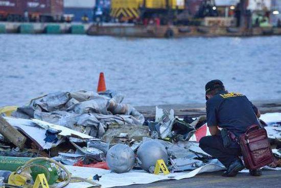 印尼坠机调查:空速表严重失灵 系第一个技术性原因