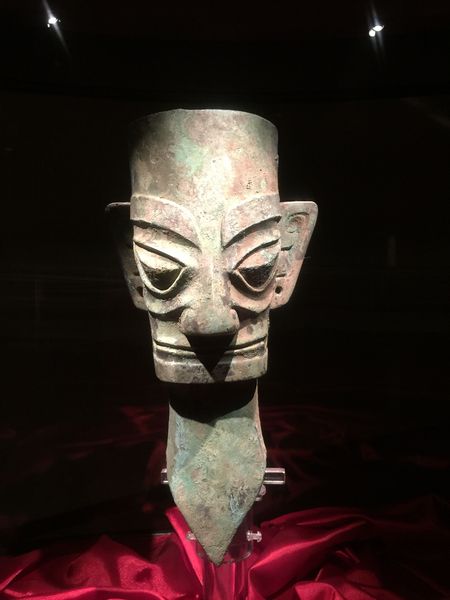 四川三星堆遗址出土青铜人头像 四川三星堆遗址出土青铜人头像