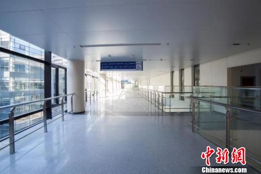 新天坛医院走廊?！〕抡寡?摄