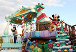 东京迪士尼举行圣诞巡游