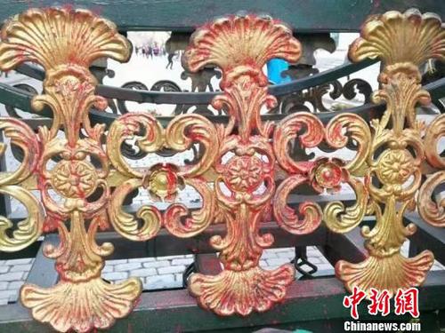 被破坏的装饰物?！×跷?摄