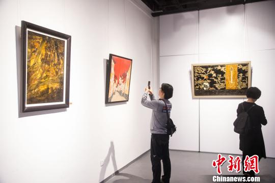 精美漆画夺人眼球。　李南轩　摄