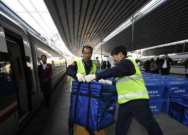 复兴号首设快递专用箱厢 复兴号首设快递专用箱厢