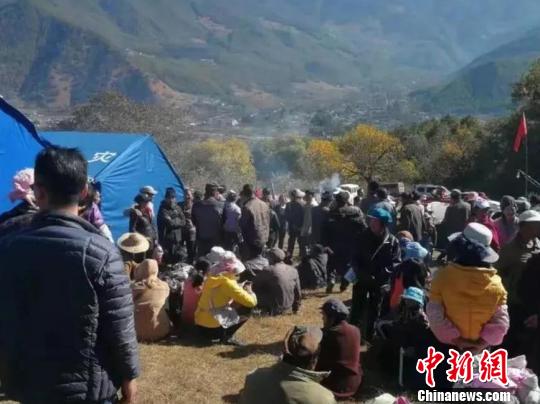 图为安置点现场?！≡颇鲜〖踉治被岚旃姨峁?摄