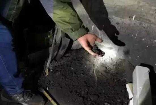 山西太原禁煤一刀切居民捡柴取暖 每晚浓烟滚滚