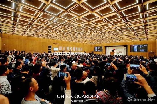 中国嘉德2018年秋拍大观之夜拍卖现场
