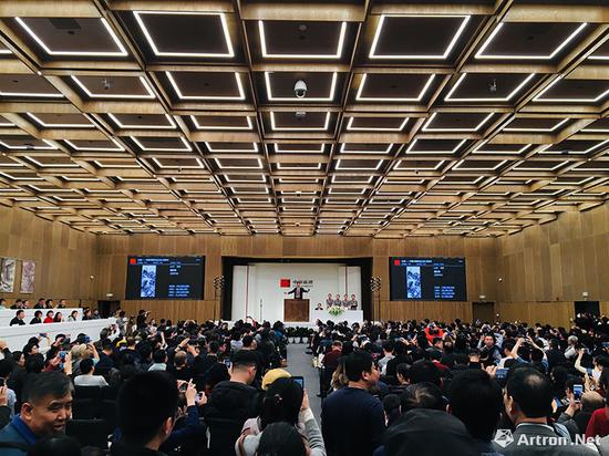 潘天寿 《无限风光》落槌瞬间