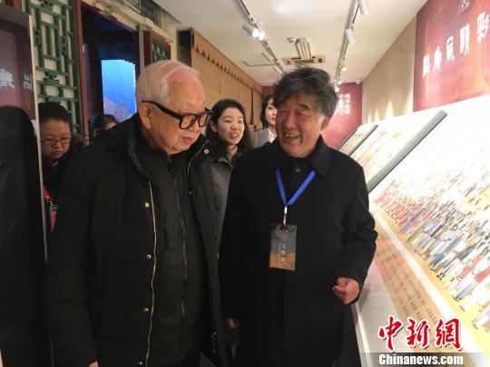 河北承德满族文化遗产精品展出著名作曲家王立平“捧场”