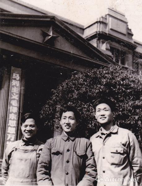 1977年高考录取后，工友送李平合影