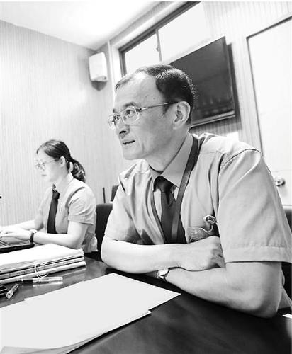 陈海鹰检察长在提审。