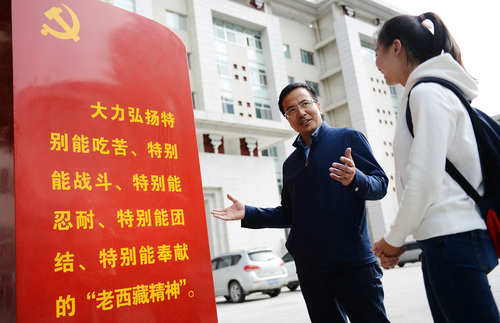 孙向军和记者聊起“老西藏精神” 孙向军和记者聊起“老西藏精神”