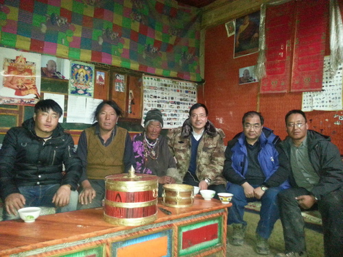 孙向军到藏族百姓家里探望 孙向军到藏族百姓家里探望