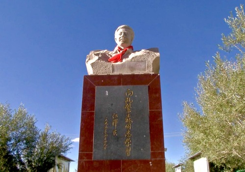 孔繁森雕像 孔繁森雕像