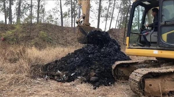 填埋物成份复杂,严重污染环境 填埋物成份复杂,严重污染环境
