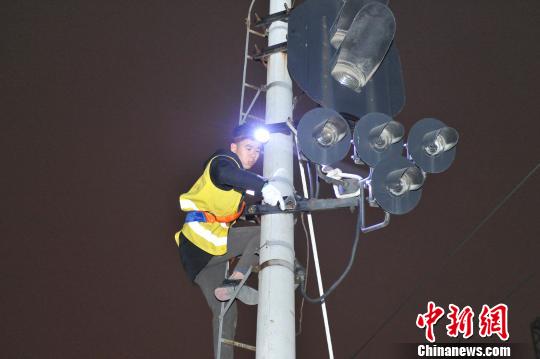 京沈高铁辽宁段开通前最后一次施工现场。　沈铁 摄