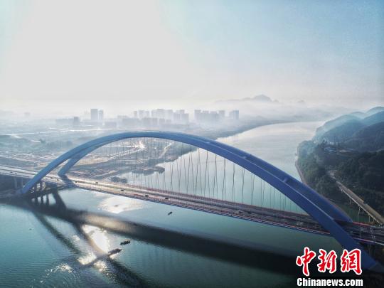 世界第一大跨度有推力拱桥建成通车