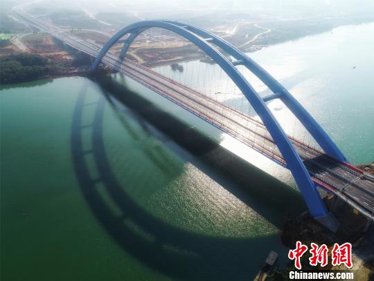 航拍官塘大桥?！⊥跻哉?摄