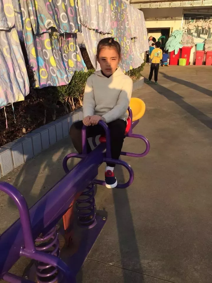 谁认识?8岁的漂亮女孩演过电影 却住进救助站半月